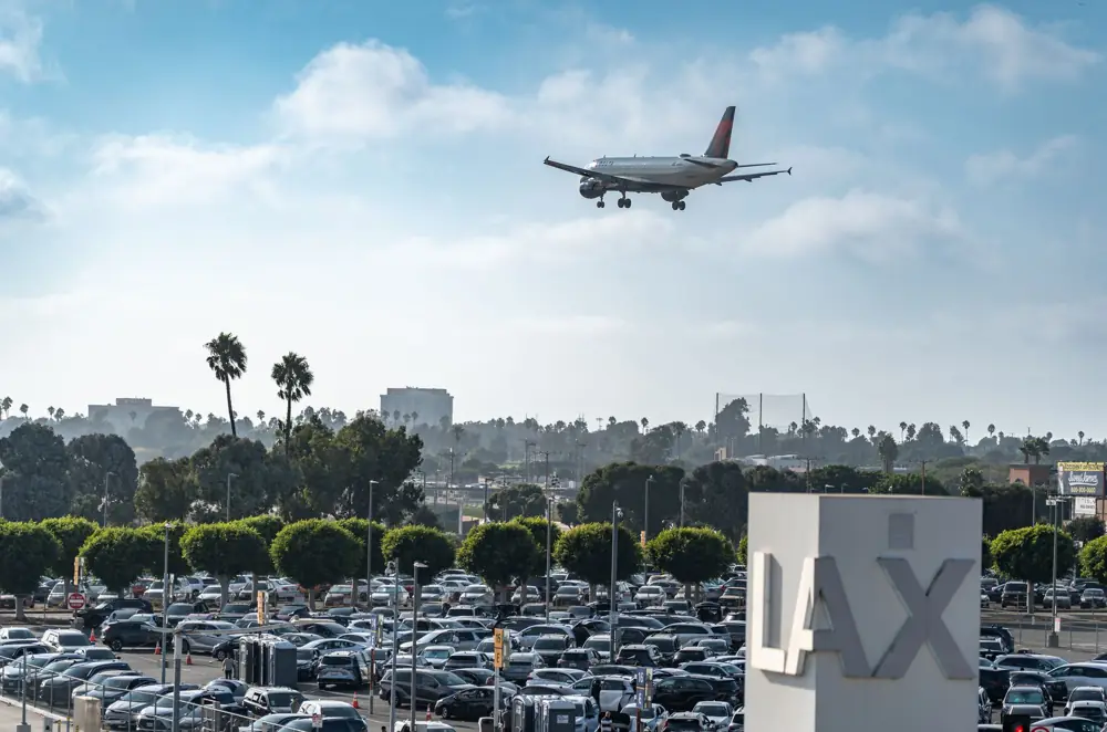 Airport Hotel Shuttle vs Parking - Airport Hotel Free Shuttle vs Offsite Parking Cost USA