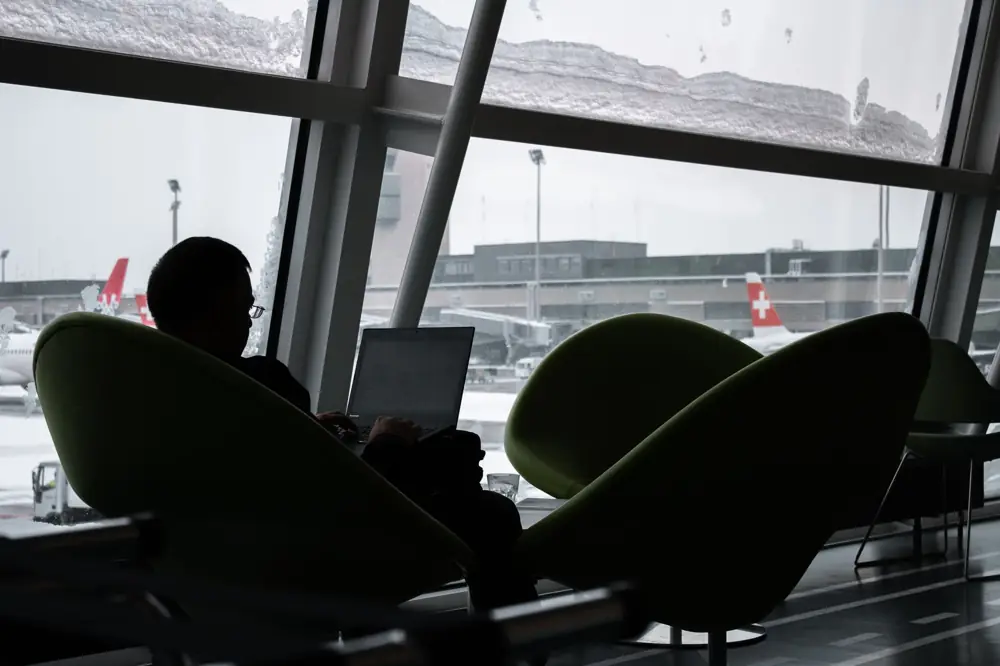 Lounge Day Pass vs Hotel Day Room