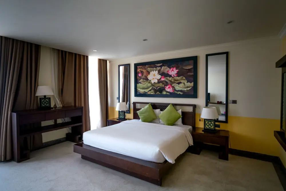 Embassy Suites vs Hilton Garden Inn