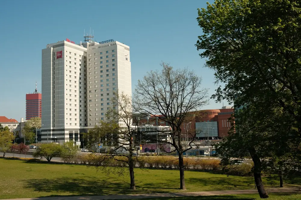 Cheapest Hotel Chains USA - Motel 6 vs Super 8 vs Days Inn Cheapest Chain Comparison USA